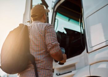 Túlórával tartják életben a fuvarokat