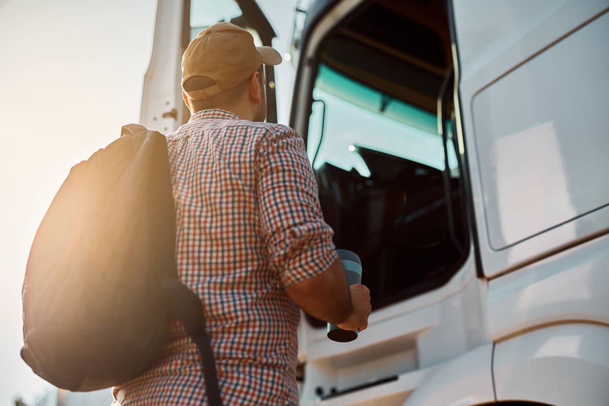 Túlórával tartják életben a fuvarokat