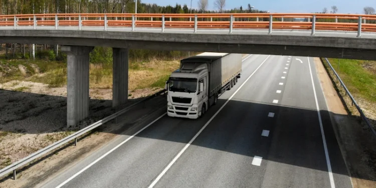 Kamion útdíj-emelés 2026-ban szigorodik a szabalyozás