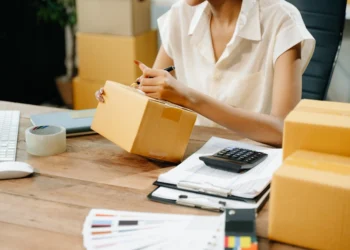 Vámeljárás kis küldeményeknél: mi változik 2026-tól?