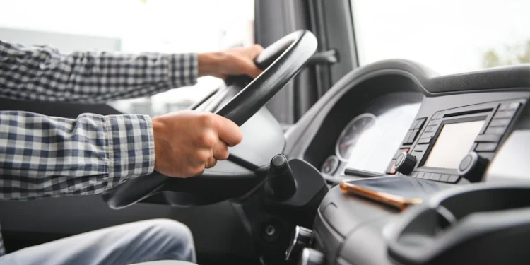 Kilométeróra-manipuláció: így csúszik be a kár