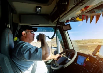 Kamera figyelheti a sofőrt a kamionban