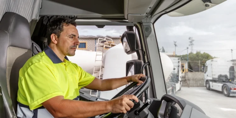 Kamera figyelheti a sofőrt a kamionban