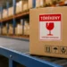 Mit jelent a törékeny csomag jelölés?