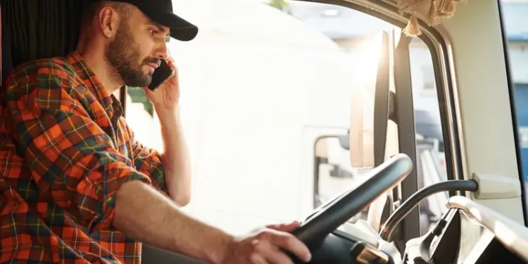 Egy hétig figyelik a telefonozó sofőröket Európában